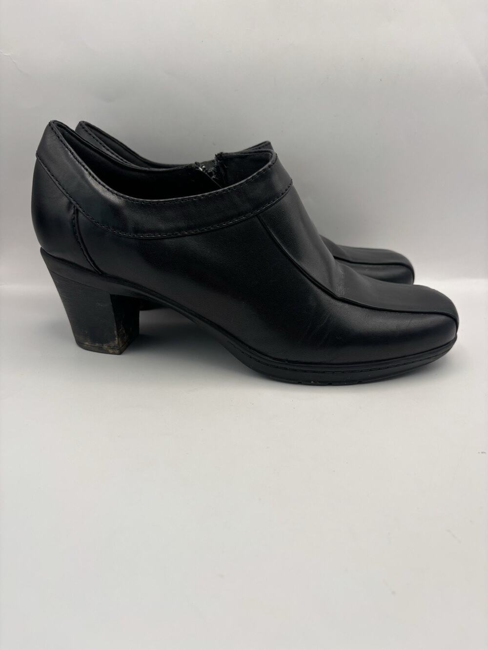 Clarks Bendables Black Leather Heeled Booties Women Size 10
